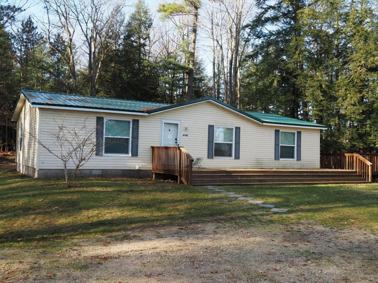 The Green Lake Getaway - Shared Lake Access! Interlochen Εξωτερικό φωτογραφία